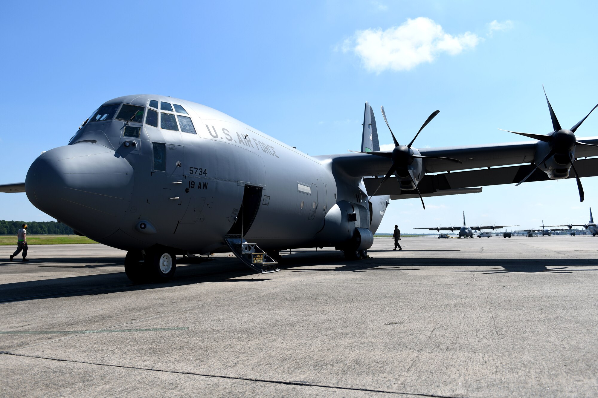 A loadmaster assigned to the 61st Airlift Squadron prepares a C-130J Super Hercules for flight at Little Rock Air Force Base, Arkansas, June 6, 2020. More than 20 C-130Js and C-17 Globemaster IIIs flew in formation during the U.S. Air Force Weapons School’s Joint Forcible Entry exercise with numerous other aircraft from across the Air Force. (U.S. Air Force photo by Senior Airman Kristine M. Gruwell)