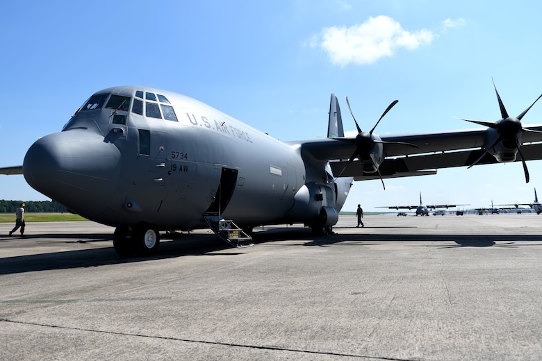 A loadmaster assigned to the 61st Airlift Squadron prepares a C-130J Super Hercules for flight at Little Rock Air Force Base, Arkansas, June 6, 2020. More than 20 C-130Js and C-17 Globemaster IIIs flew in formation during the U.S. Air Force Weapons School’s Joint Forcible Entry exercise with numerous other aircraft from across the Air Force. (U.S. Air Force photo by Senior Airman Kristine M. Gruwell)