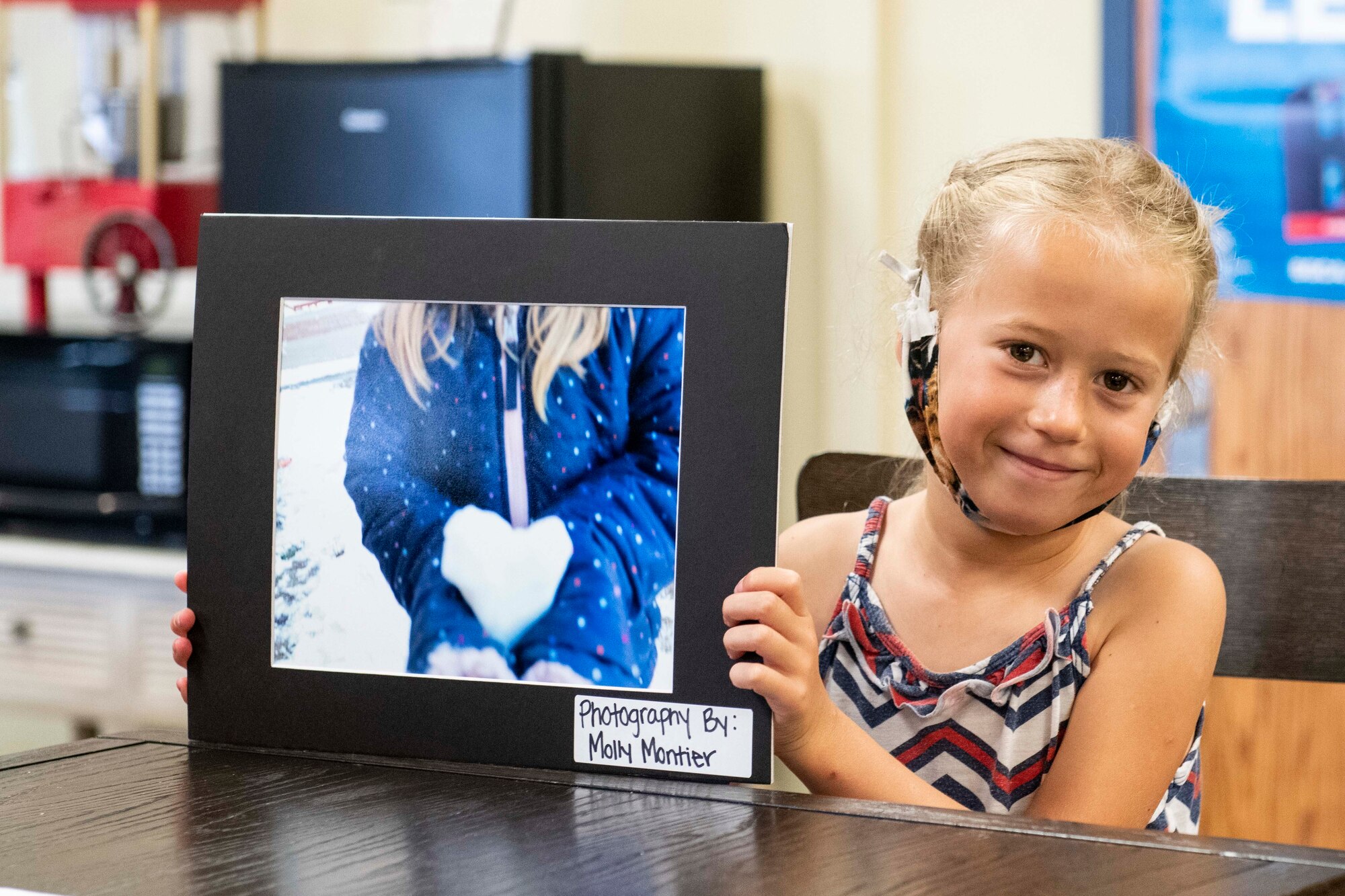 Military child wins photography award.