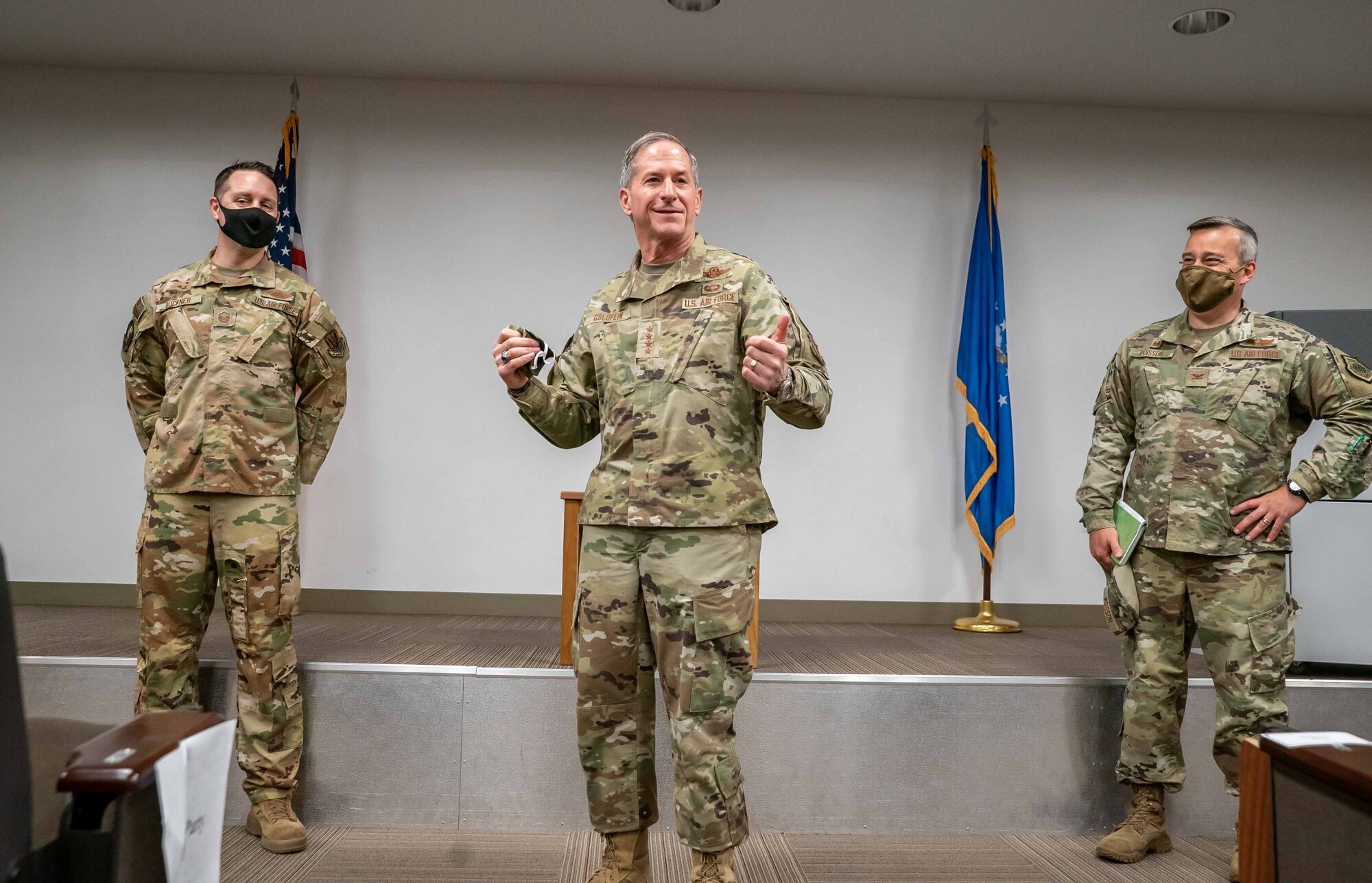 General speaks with group of Airmen