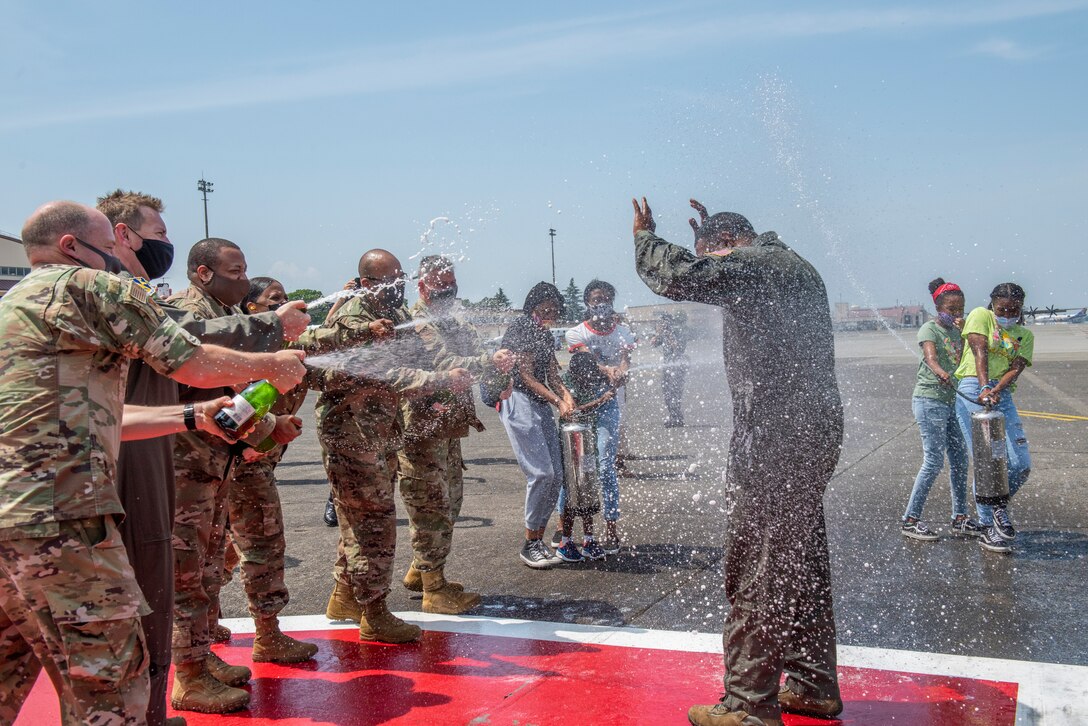 Col. Jones completes final flight at Yokota