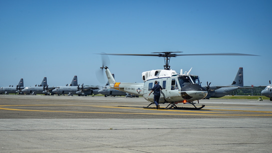 Col. Jones completes final flight at Yokota