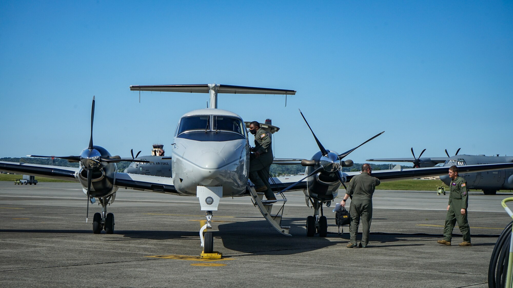 Col. Jones completes final flight at Yokota