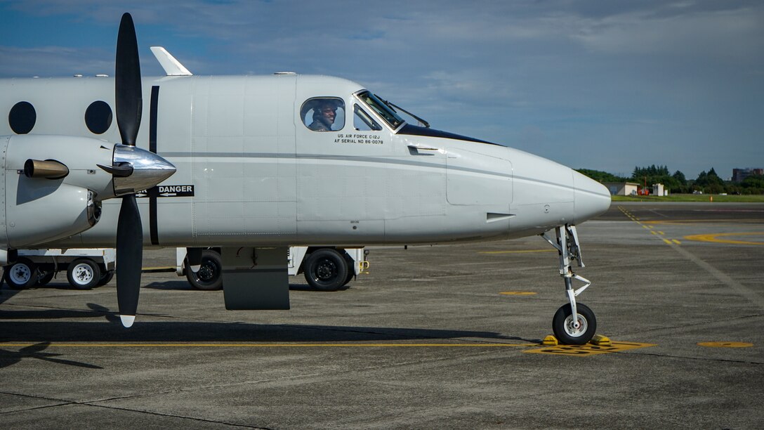 Col. Jones completes final flight at Yokota