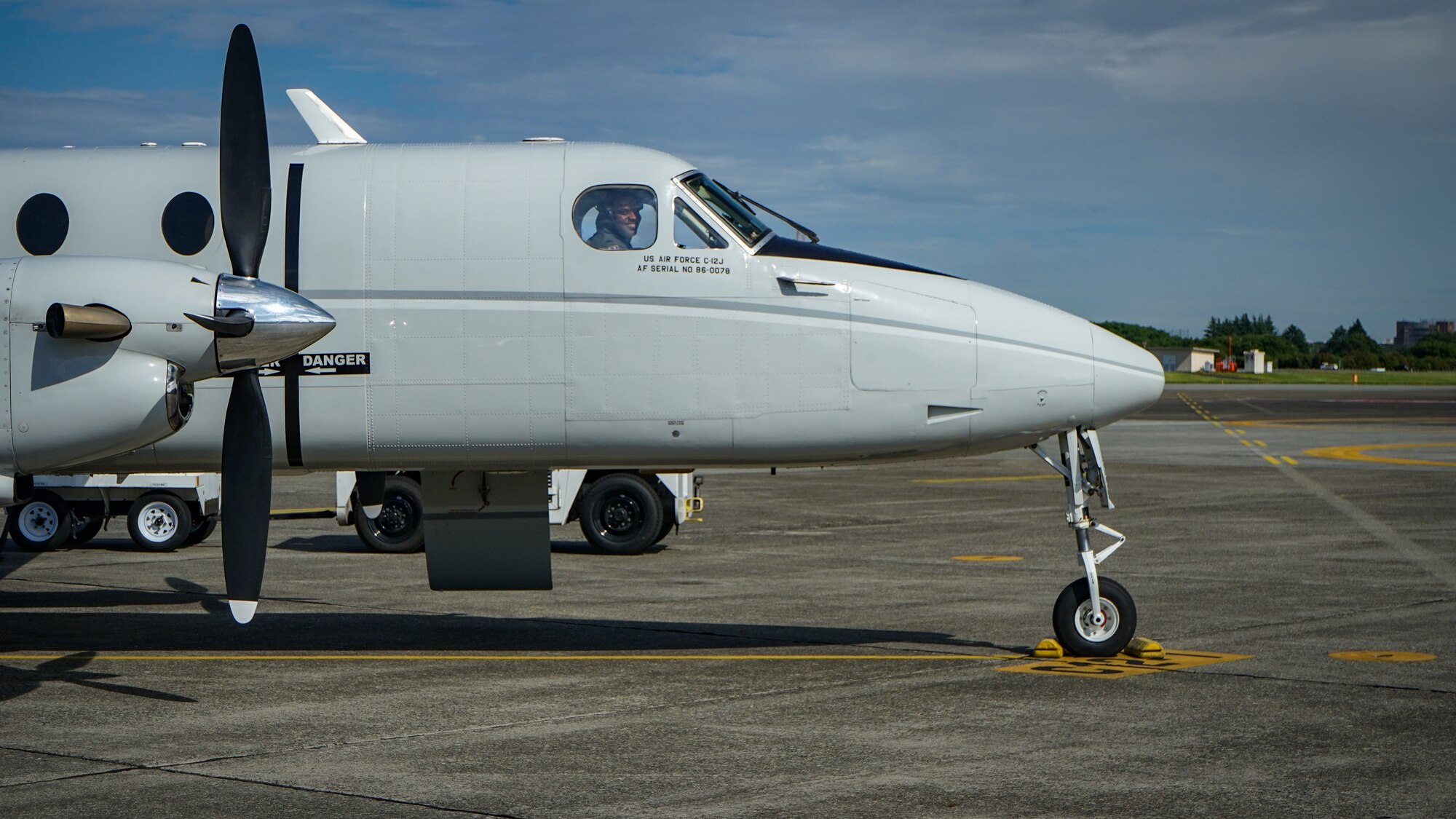 Col. Jones completes final flight at Yokota