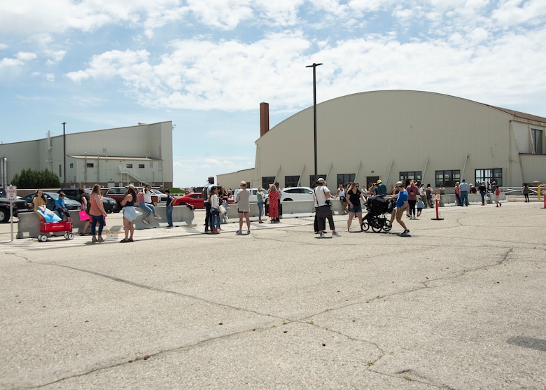 Friends and family wait for the returning 389th Fighter Squadron at Mountain Home Air Force Base, Idaho, June 3, 2020. The deployment was extended by two months due to COVID-19 travel restrictions resulting in an eight month deployment. (U.S. Air Force photo by Airman 1st Class Akeem K. Campbell)