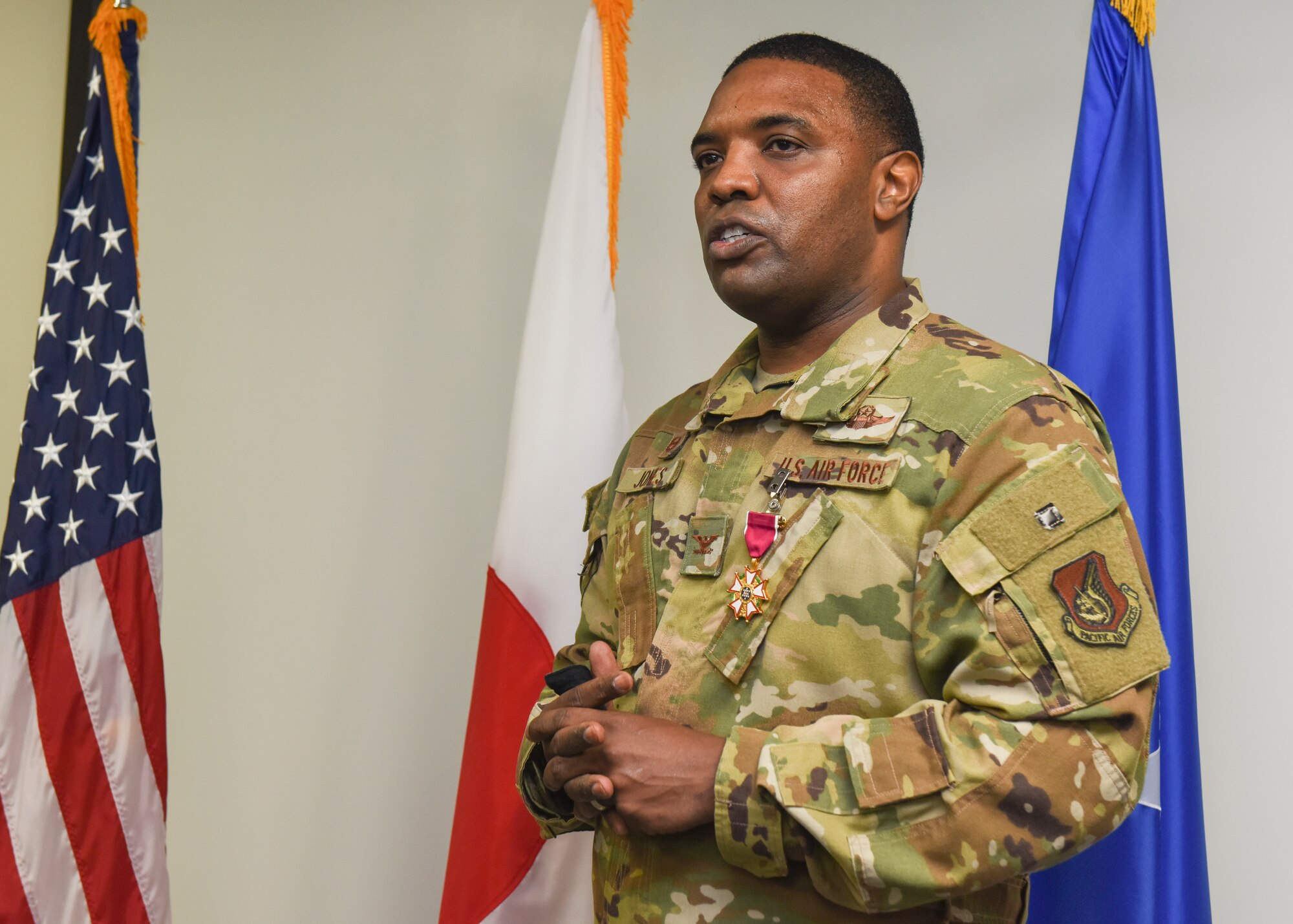 Col. Jones completes final flight at Yokota