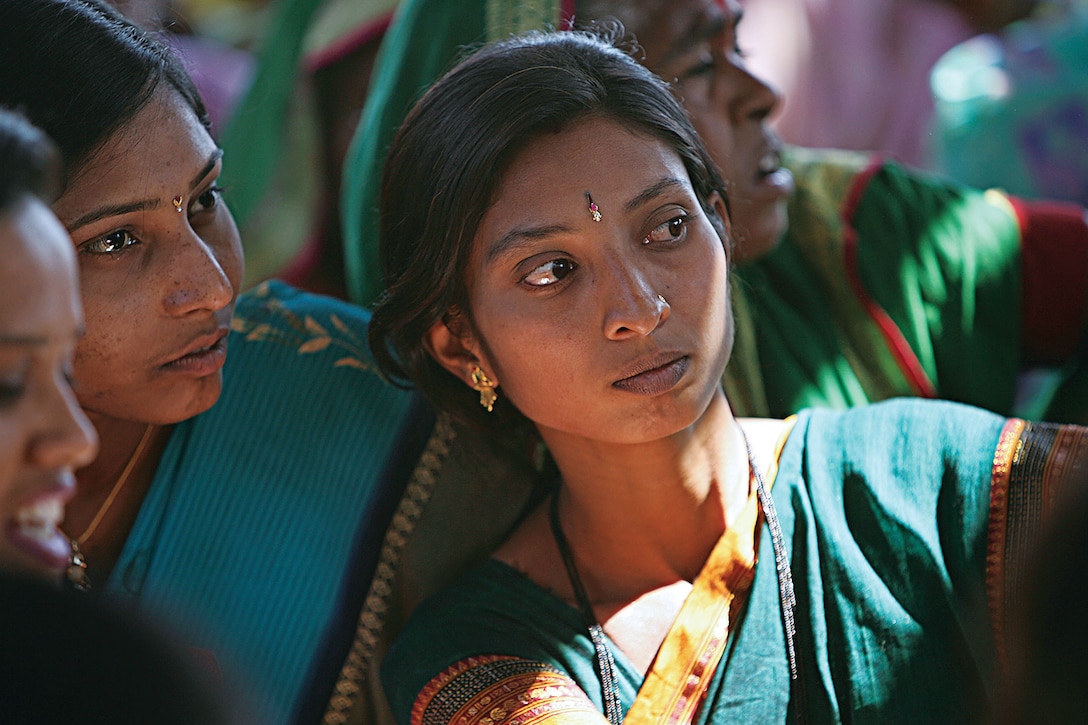 Young women in a community meeting. Inclusive settlements confer legitimacy on institutions that are essential to state resilience. Aurangabad, India. World Bank (Simone D. McCourtie)