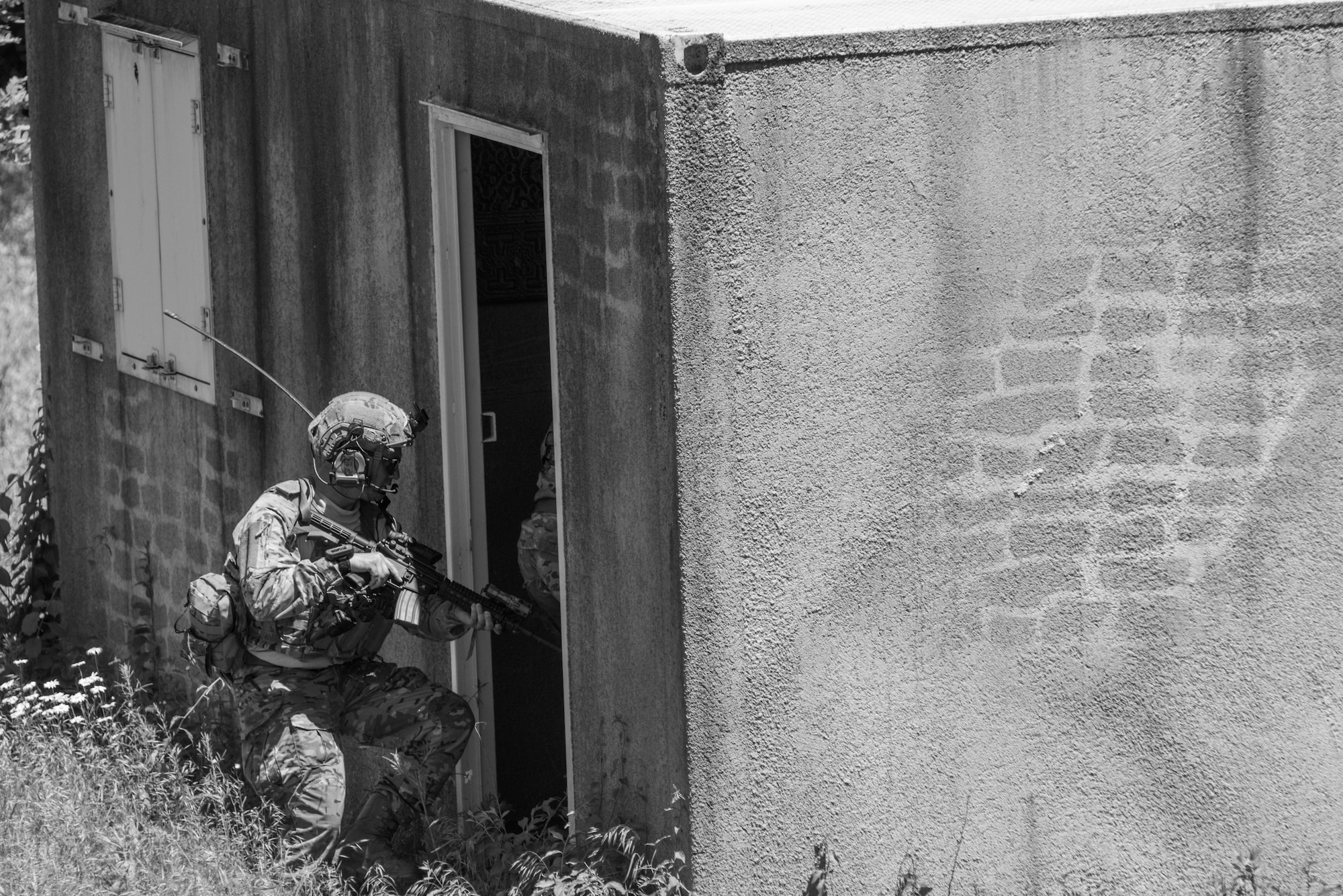 Joint Terminal Attack Controllers from the 148th Air Support Operations Squadron, Pennsylvania Air National Guard, clear a building during a training exercise, June 13, 2020, in Annville, Pennsylvania.