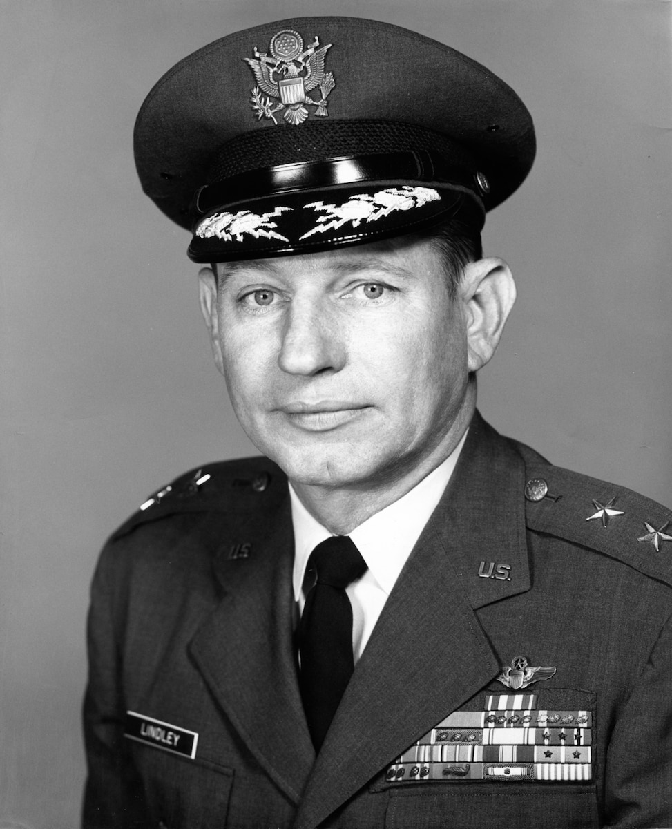 This is the official portrait of Maj. Gen. William C. Lindley Jr.