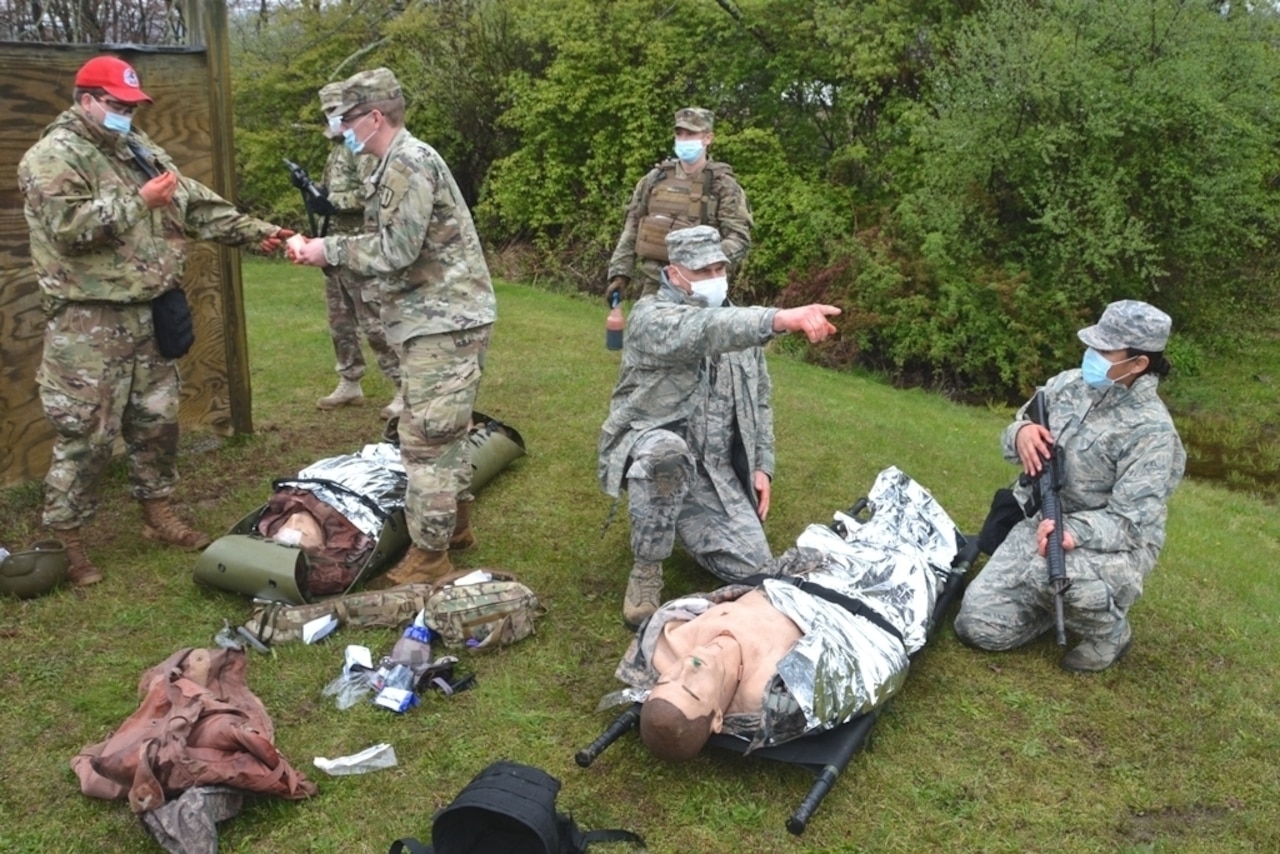Pennsylvania National Guardsmen receiving medical training.