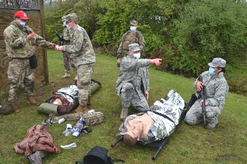 Pennsylvania National Guardsmen receiving medical training.