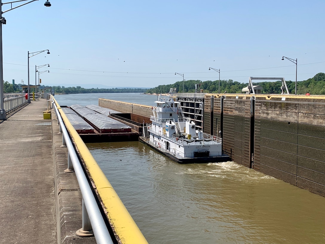 barge locking through at Ozark-Jetta Taylor Lock and Dam
