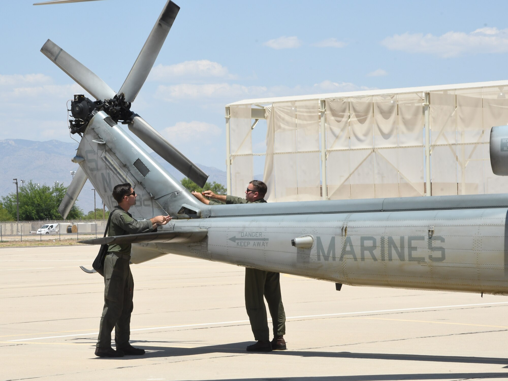 A picture of Marine crew chiefs.