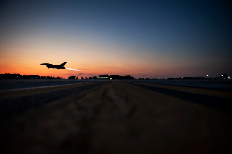 An F-16 Fighting Falcon assigned to the Ohio National Guard’s 180th Fighter Wing takes off from Toledo Air National Guard Base, Ohio, for a nighttime-training mission June 16, 2020. The 180th FW’s mission is to provide effective combat power and defense to support civil authorities, while developing Airmen. (U.S. Air National Guard photo by Senior Master Sgt. Beth Holliker)