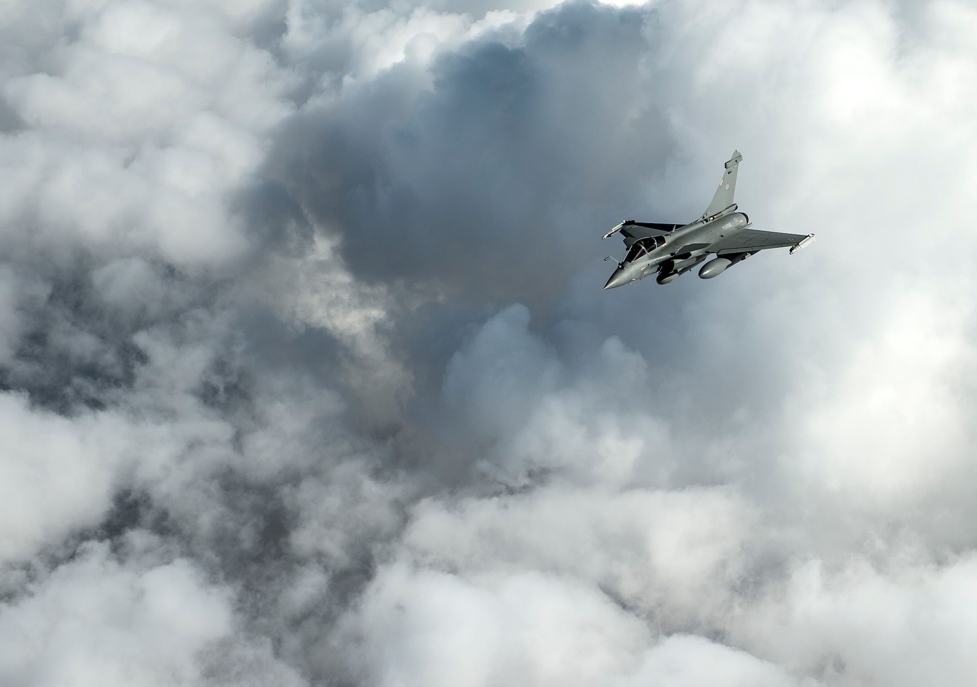A French F-2 Rafale flies over Iraq in support of Operation Inherent Resolve, Jan. 8, 2016.