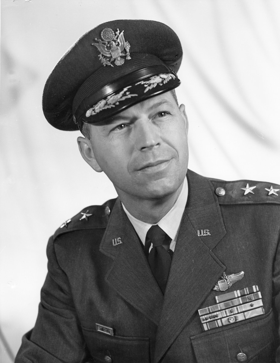 This is the official portrait of Maj. Gen. James Selser.