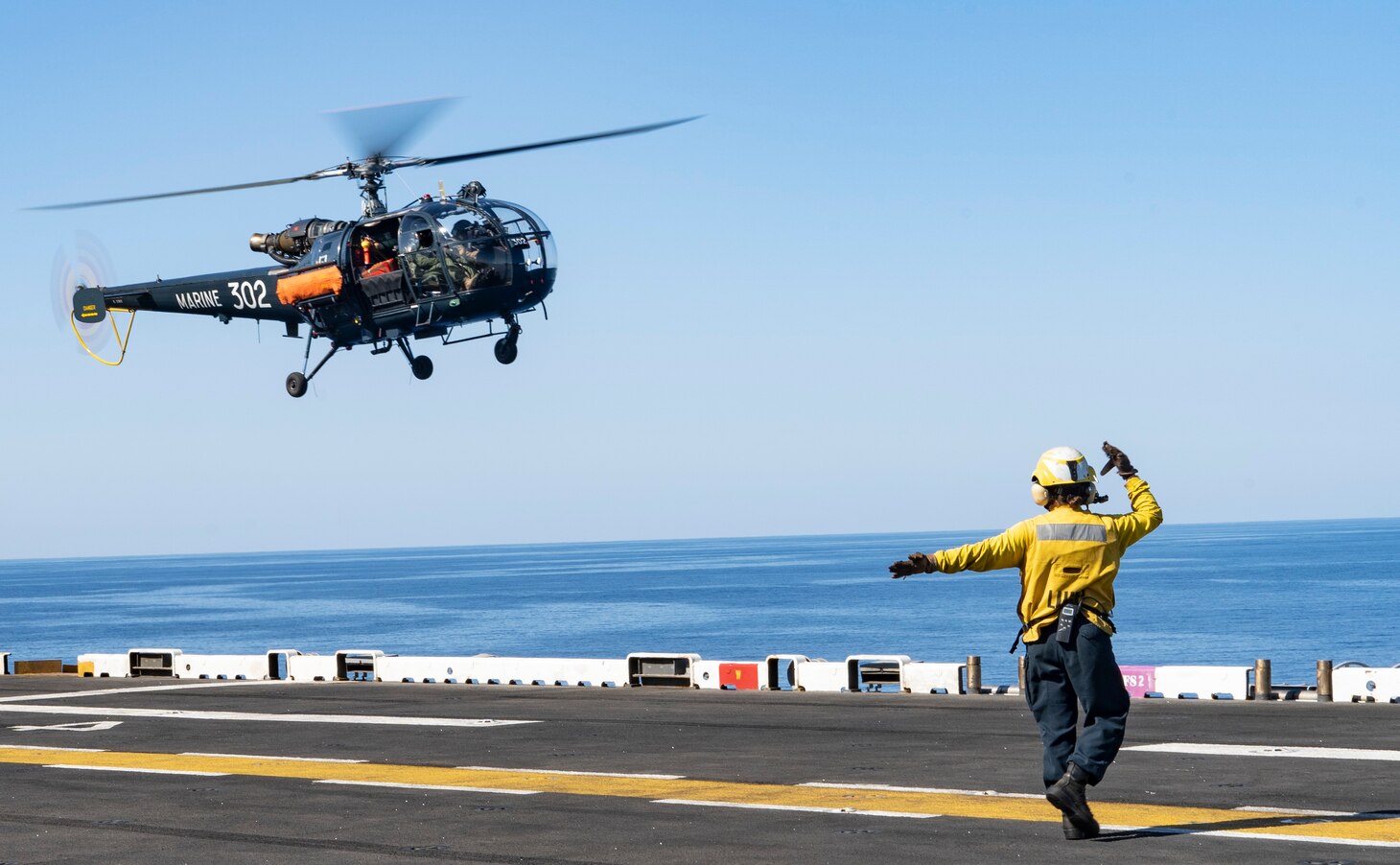 200624-N-SH953-1085
MEDITERRANEAN SEA (June 24, 2020) - A French Alouette helicopter lands on the flight deck of the Wasp-class amphibious assault ship USS Bataan (LHD 5) during joint flight operations, June 24, 2020. Bataan is conducting operations in U.S. 6th Fleet in support of regional allies and partners, and U.S. national security interests in Europe and Africa. (U.S. Navy photo by Mass Communication Specialist 1st Class Kathryn E. Macdonald/Released)