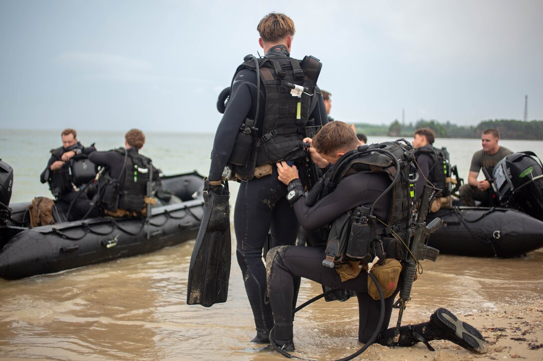 An Amphibious Reconnaissance Marine with the 31st Marine Expeditionary Unit checks another Marine’s gear prior to conducting hydrographic surveying for ship-to-shore operations on Camp Schwab, Okinawa, Japan, June 22, 2020.