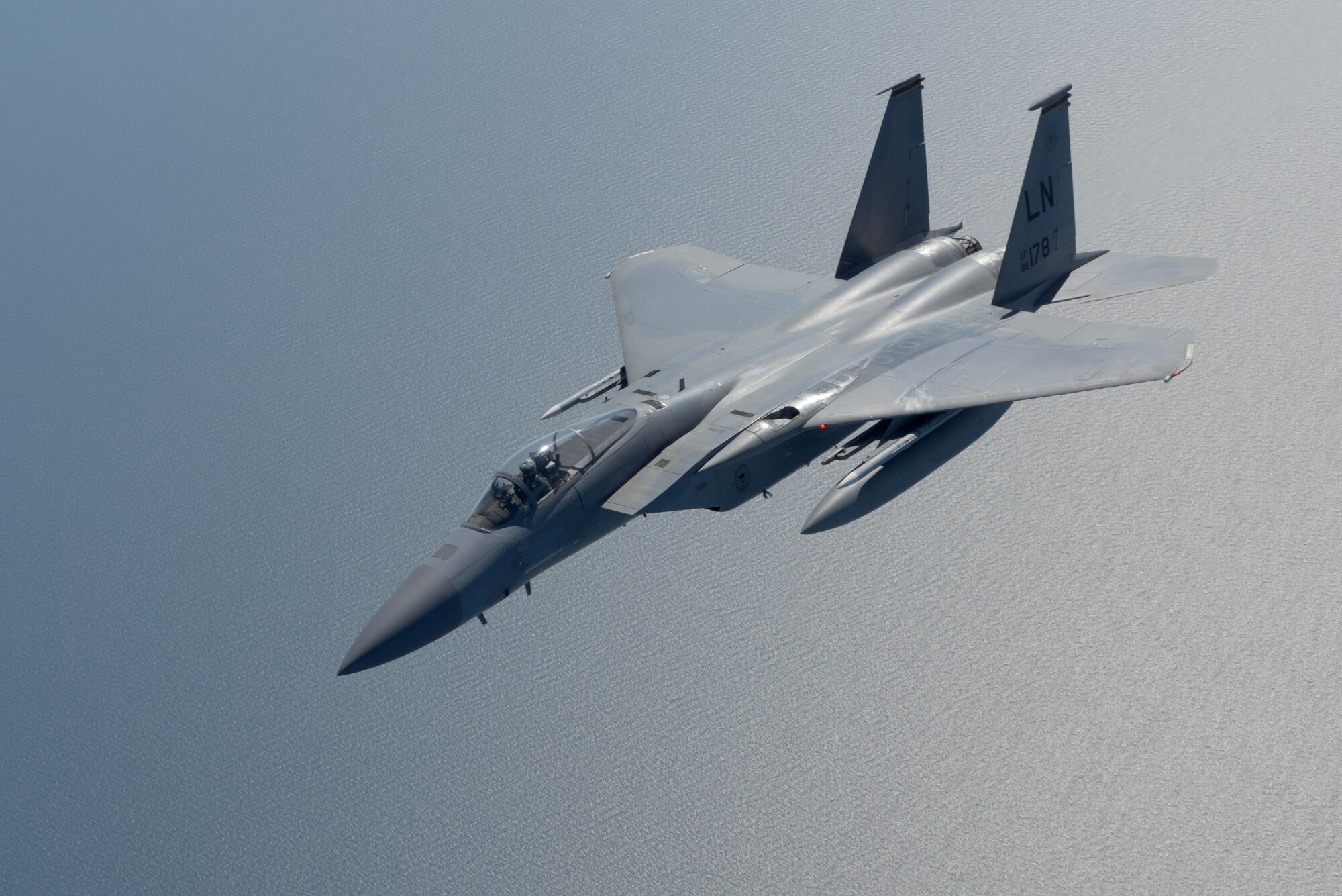 F-15 peels off after receiving fuel
