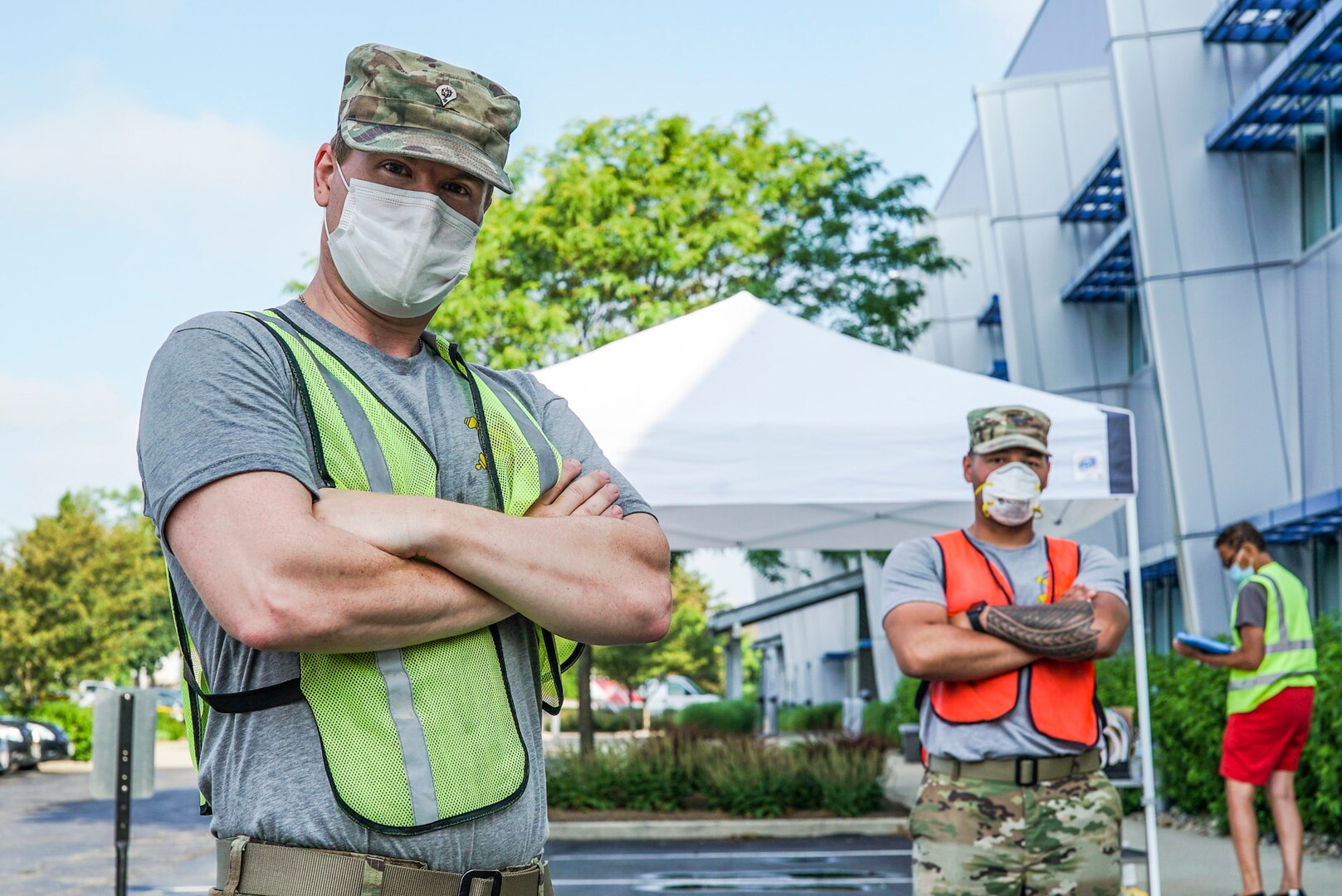 Spcs. Gabriel Kirk, left, and Javier Roman, assigned to the Ohio National Guard’s 1st Battalion, 134th Field Artillery Regiment, at the Mid-Ohio Foodbank in Grove City, Ohio. Kirk, a chaplain assistant, and Roman, a fire control specialist, have been serving as interpreters for the many Spanish-speaking families relying on the food bank during the COVID-19 pandemic.