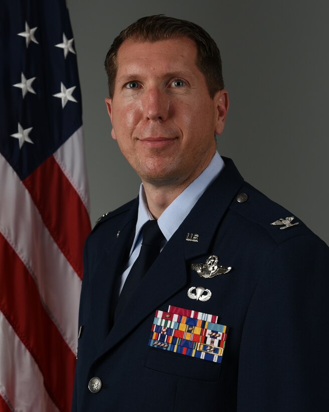 Col. Daniel Hoadley's bio photo