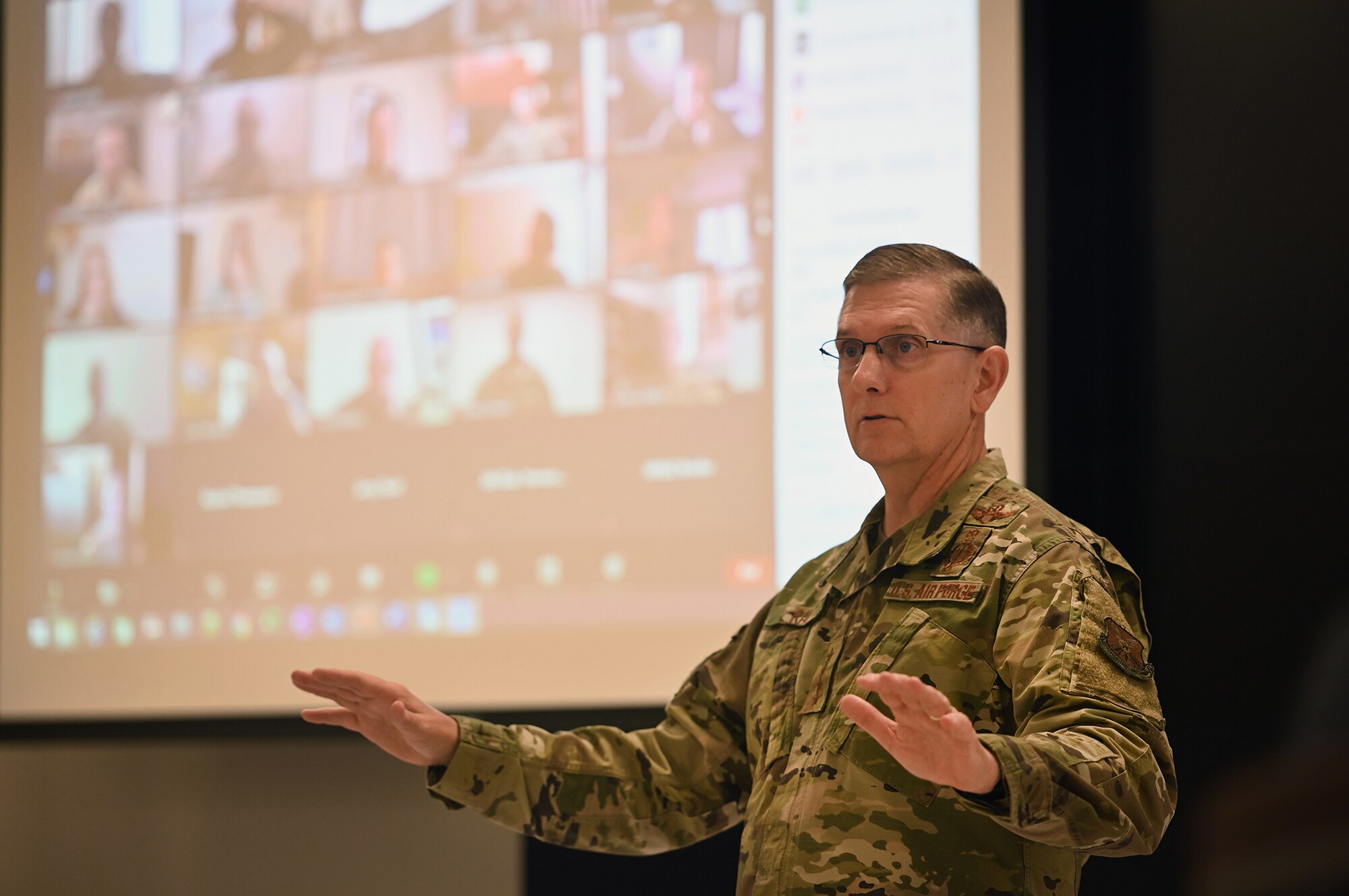 Photo of Gen Tim Ray at Squadron Commander's Course