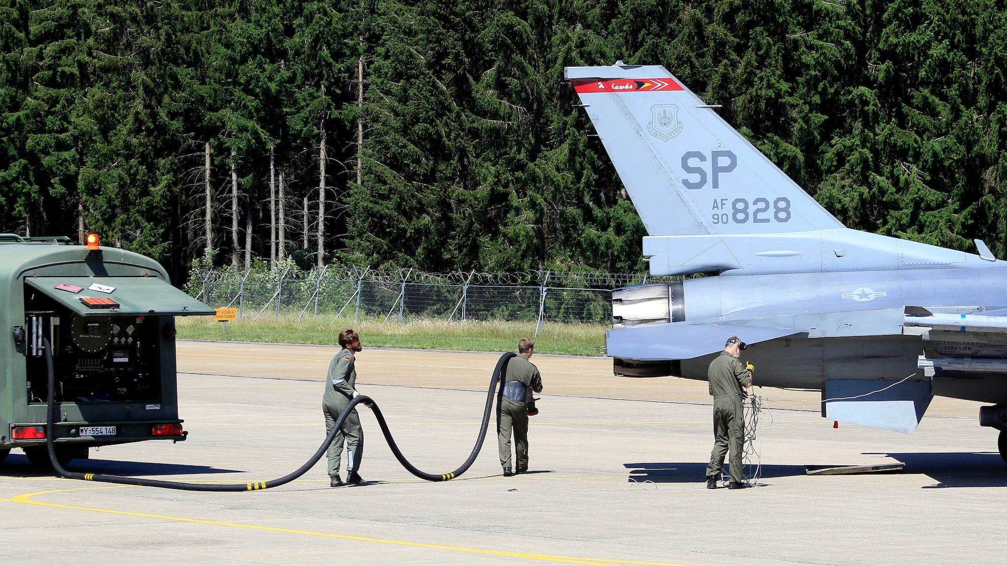 Members from Luftwaffe’s 33rd Tactical Air Force Wing refuel a U.S. Air Force F-16 Fighting Falcon assigned to the 52nd Fighter Wing, Spangdahlem Air Base, at Büchel Air Base, Germany, June 25, 2020. European partners play a crucial part in Agile Combat Employment exercises, and aid in the ability to deter, defend, and win real world situations. (Photo courtesy of Büchel Air Base Public Affairs)