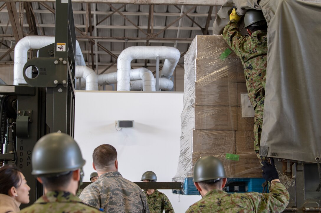 US, JSDF team up for humanitarian exercise in Komaki