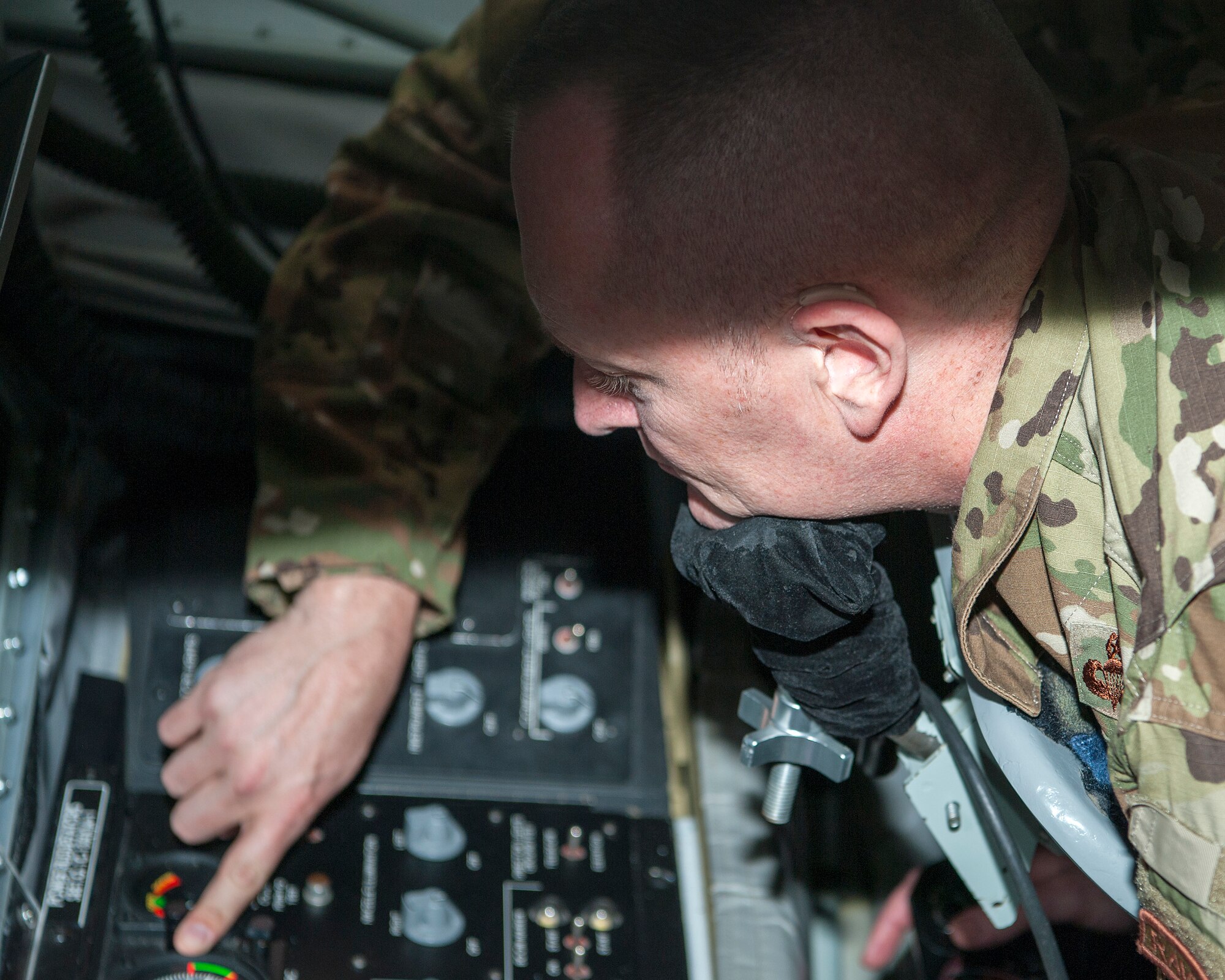 U.S. Air Force Chief Master Sgt. Jason France, the command senior enlisted leader at U.S. Transportation Command, Scott Air Force Base, Ill., practices the Boom Operator Weapon System Trainer at MacDill Air Force Base, Fla., Feb. 27, 2020.