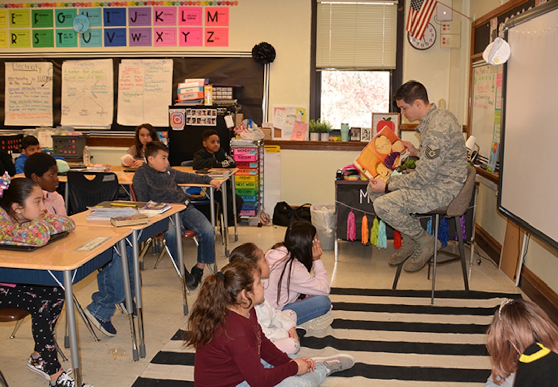 DLA Aviation military member reads to elementary school students