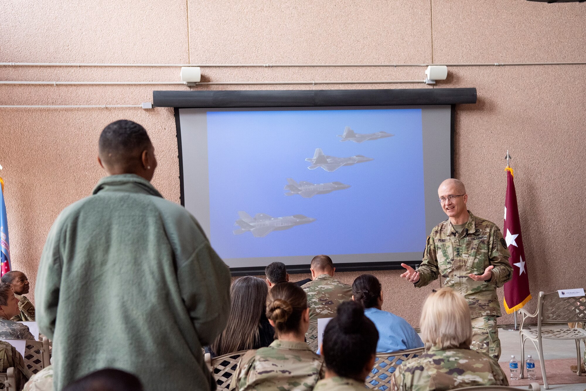 Lt. Gen. speaks with Airman.