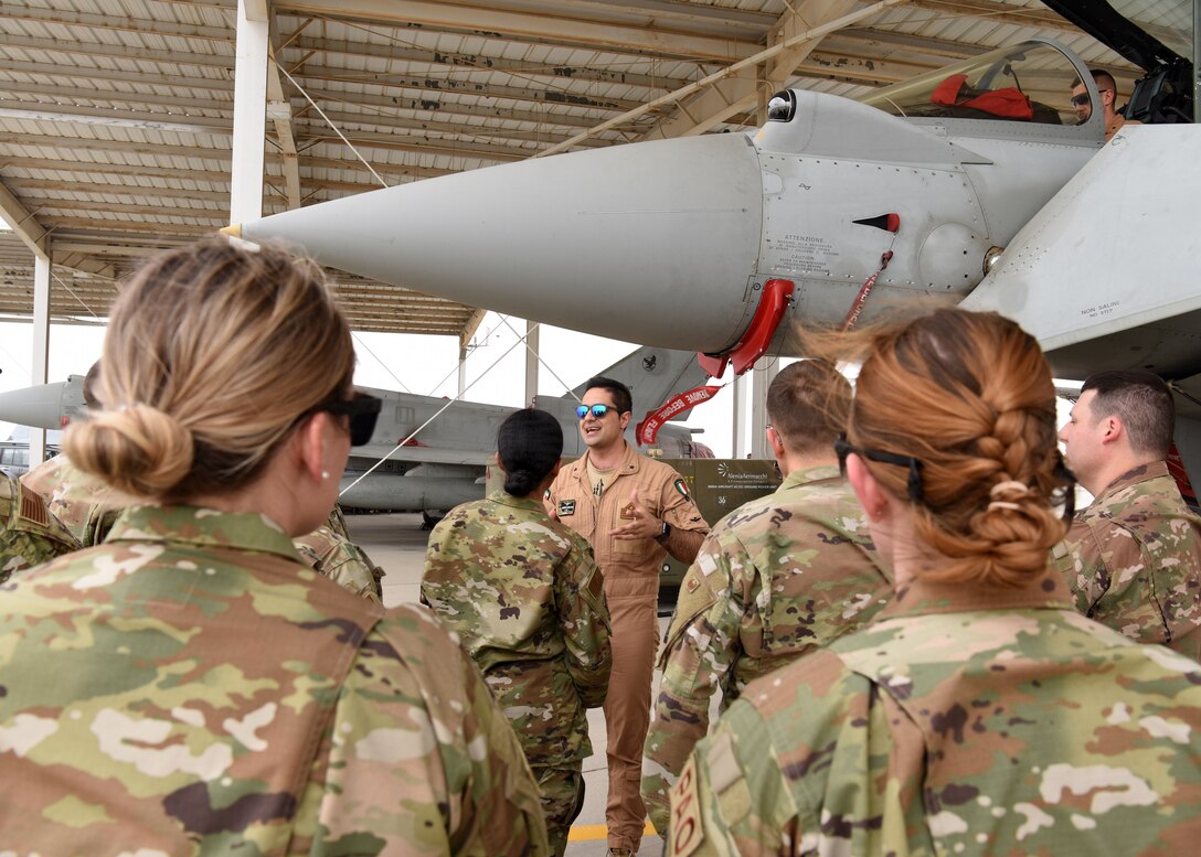 italian pilot showcases jet to Airmen