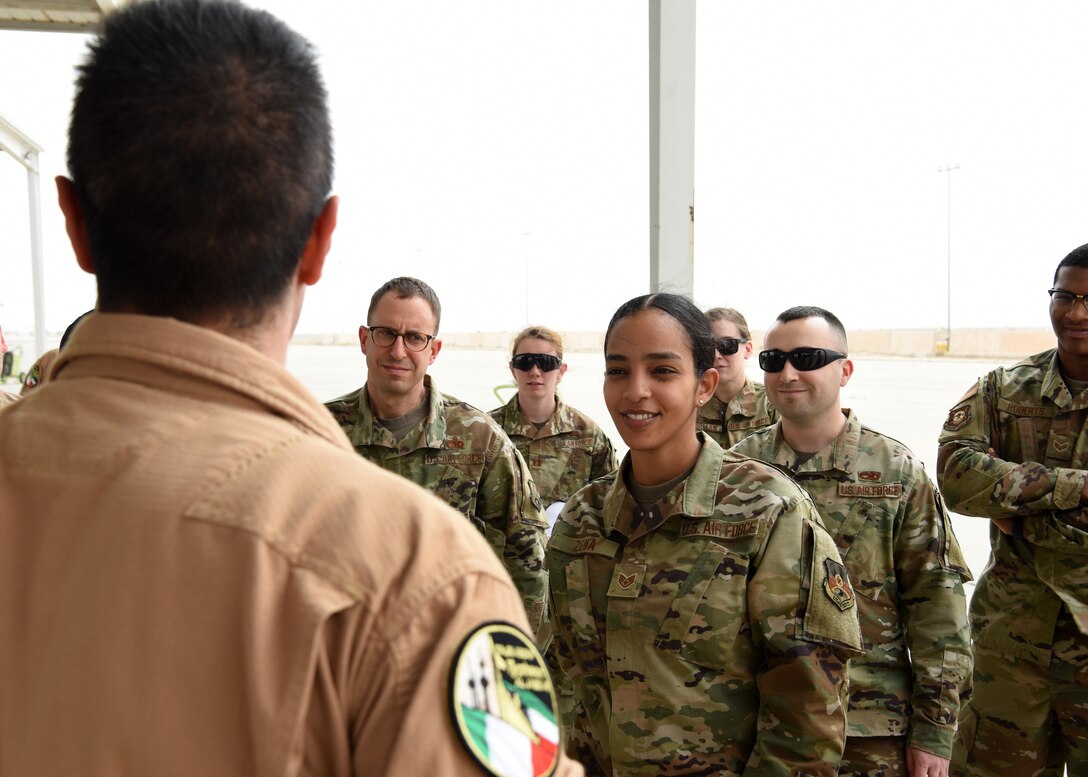 italian pilot showcases jet to Airmen