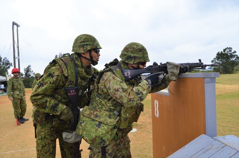日米射撃競技会に参加した陸上自衛隊員：２月２６日、米海兵隊中部訓練場