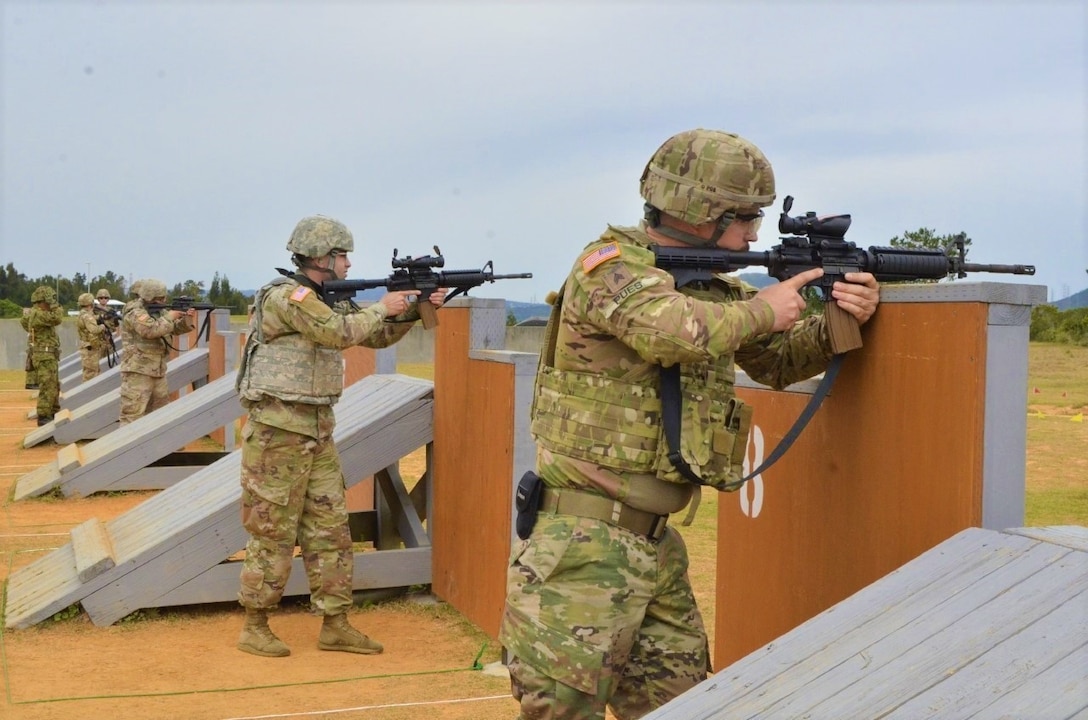 日米射撃競技会に参加した米陸軍兵：２月26日、米海兵隊中部訓練場