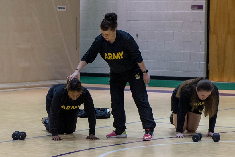 A photo of postpartum Soldiers exercising