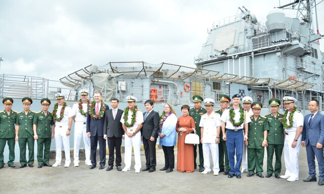 Theodore Roosevelt Strike Group Completes Port Visit to Da Nang to Commemorate 25 Years of Diplomatic Relations