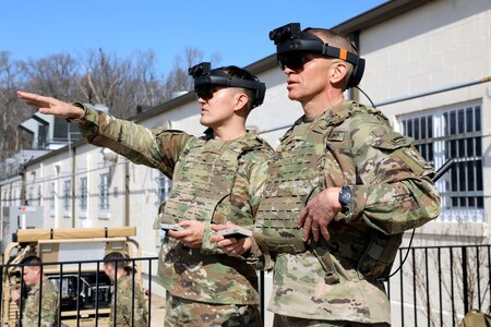 Sergeant Major of the Army, Michael A. Grinston, visited PEO Soldier’s Program Manager Integrated Visual Augmentation System (PM IVAS) at Fort Belvoir, Va on 18 February 2020. LTC Dresch demonstrates the IVAS capabilities outdoors.