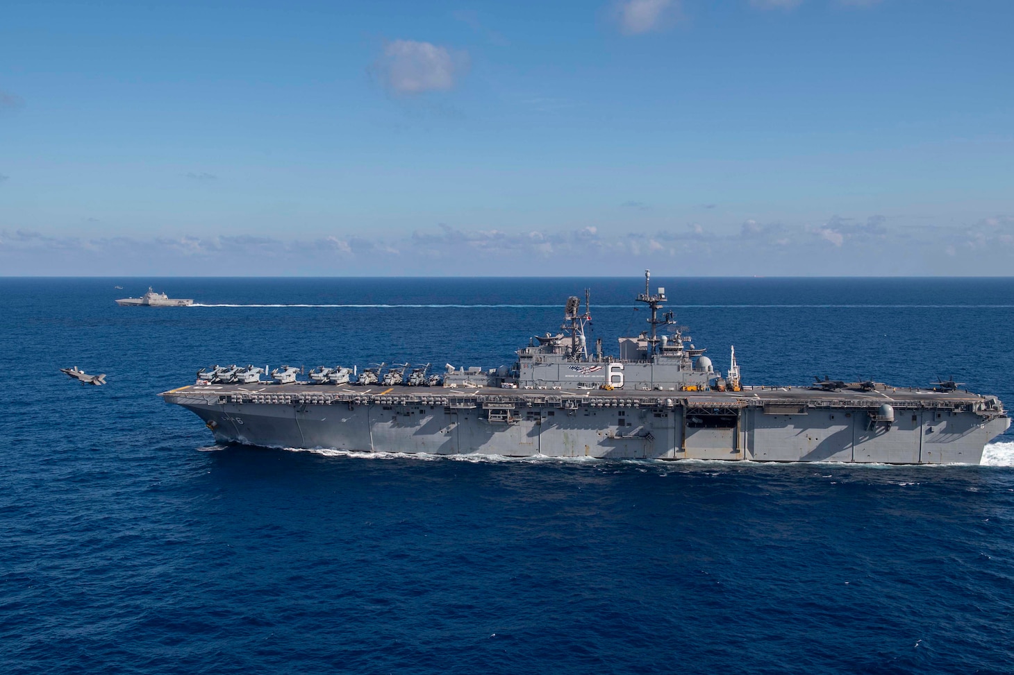 Amphibious assault ship USS America (LHA 6) sails alongside littoral combat ship USS Gabrielle Giffords (LCS 10).
