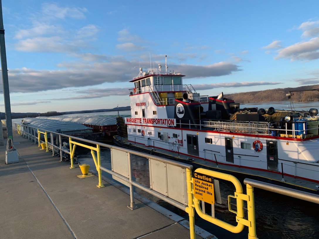 MV Miss Doris at Lock and Dam 10