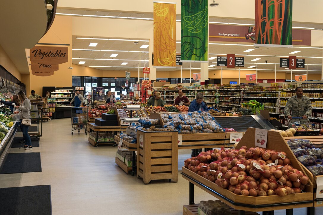 Photo of people shopping at the commissary.