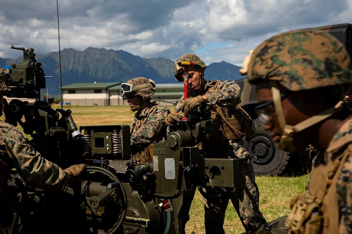U.S. Marines with 2nd platoon, Bravo Battery, 1st Battalion, 12th Marine Regiment set up the M777 Howitzer during a Reconnaissance Selection of Position exercise, Marine Corps Base Hawaii, March 11, 2020. RSOP consists of tasks such as emplacing and displacing the platoon, increasing the unit’s readiness and cohesion. (U.S. Marine Corps photo by Lance Cpl. Samantha Sanchez)