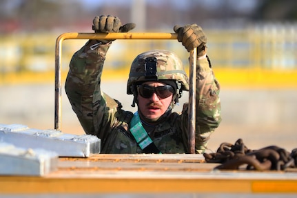 Wisconsin Army Reserve Engineers Load for Deployment to the Middle East