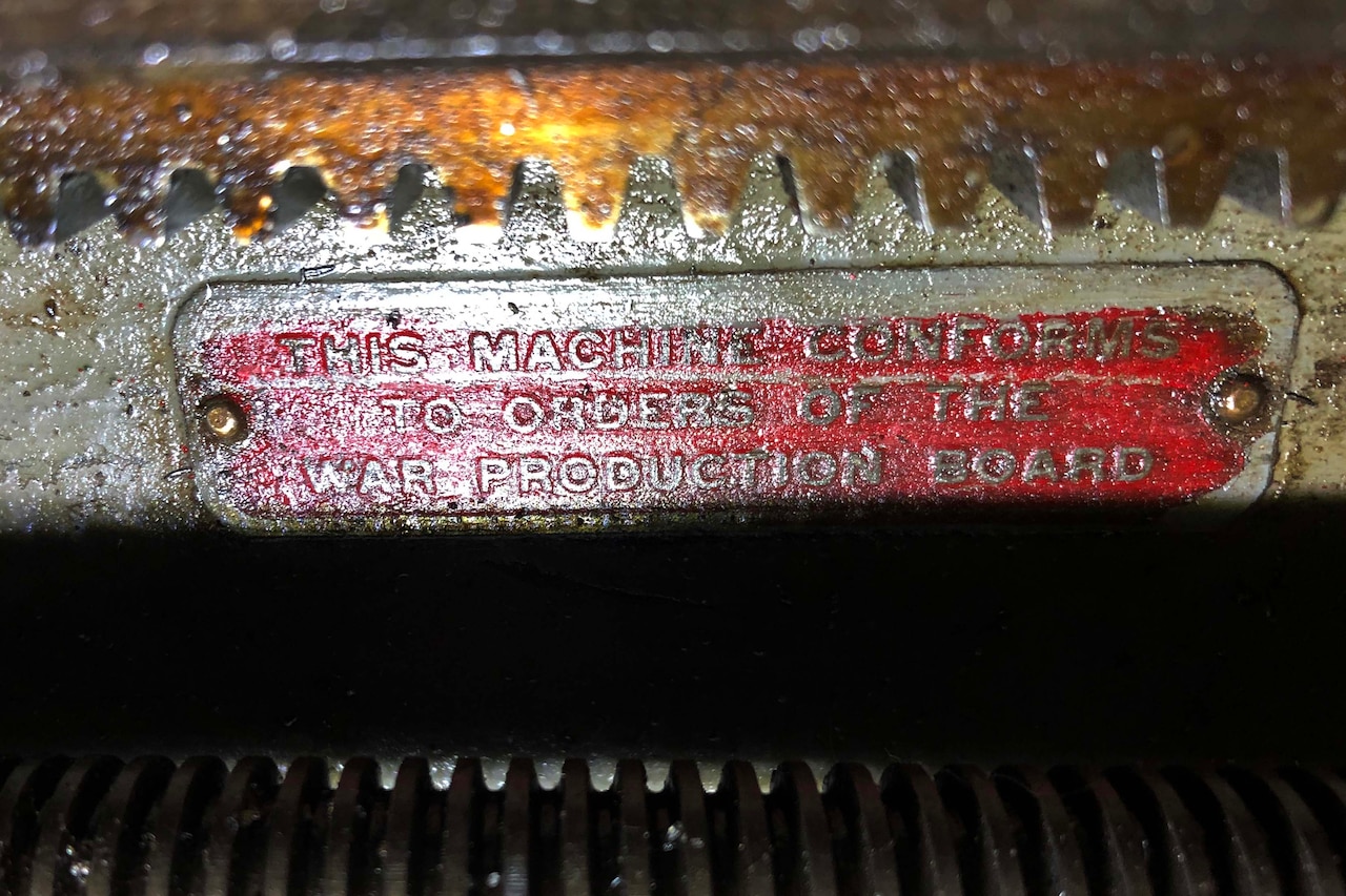 An identification plate identifies a machine.
