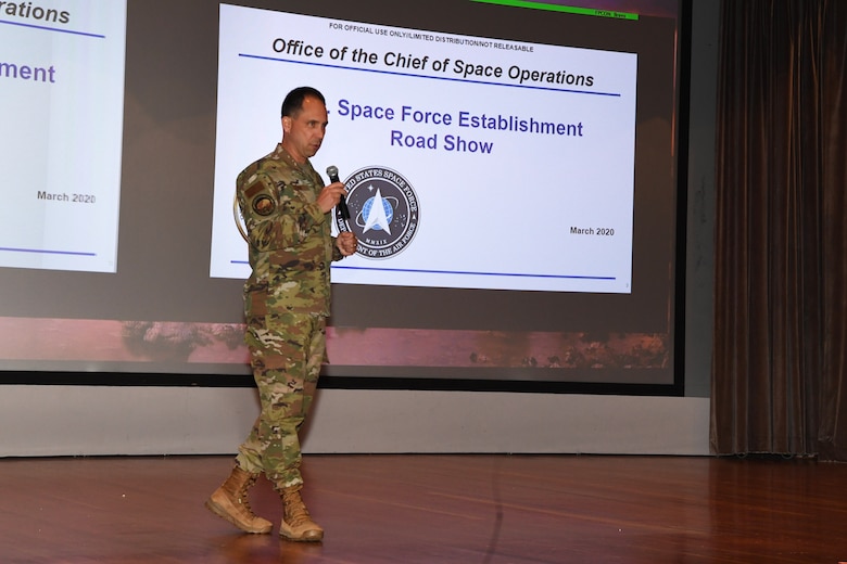 Photo of Major General John Shaw speaking