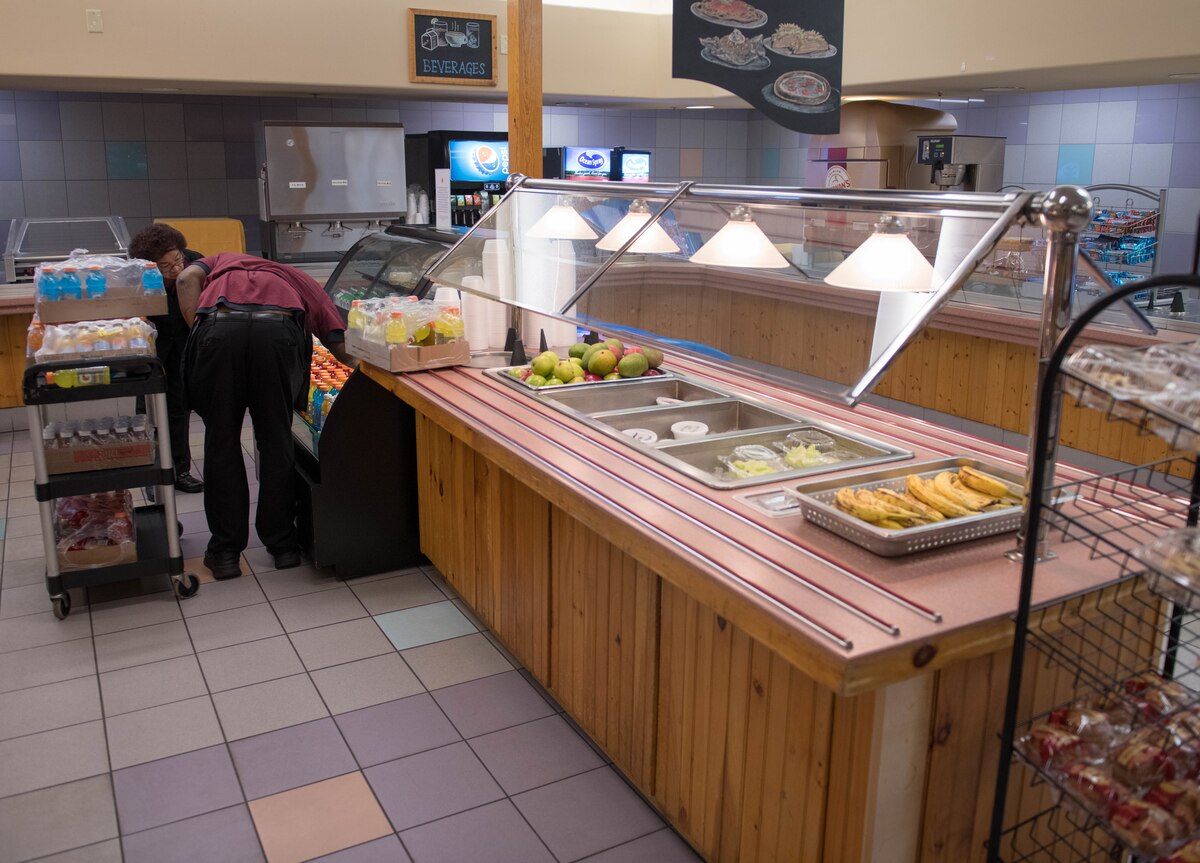 Dining facility; grabandgo menu > Luke Air Force Base > Article Display