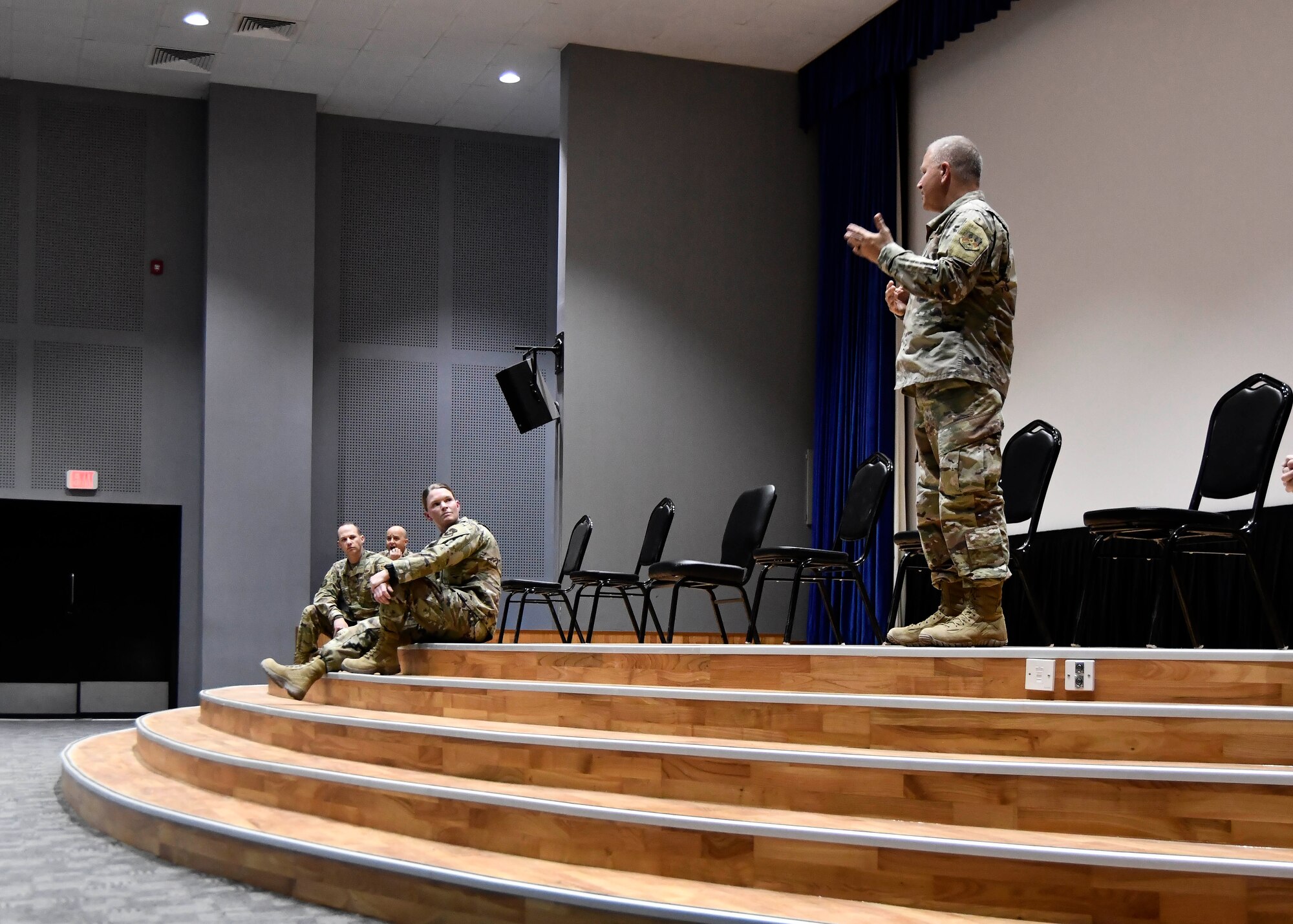Airmen participate in mentoring session.