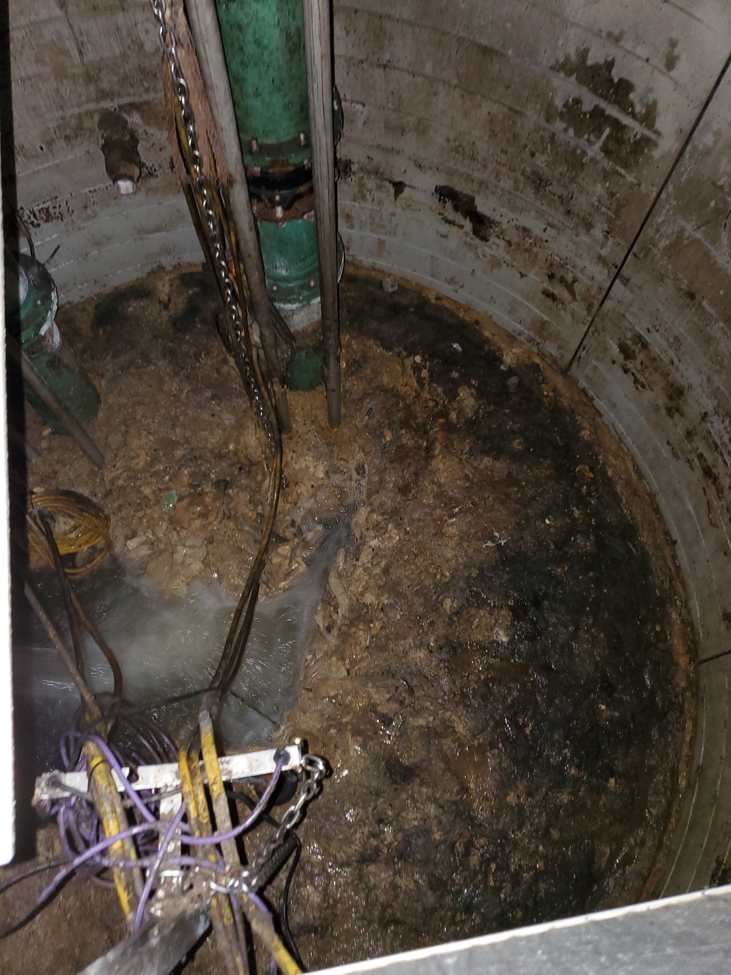 Clogging the system, Please avoid flushing wipes