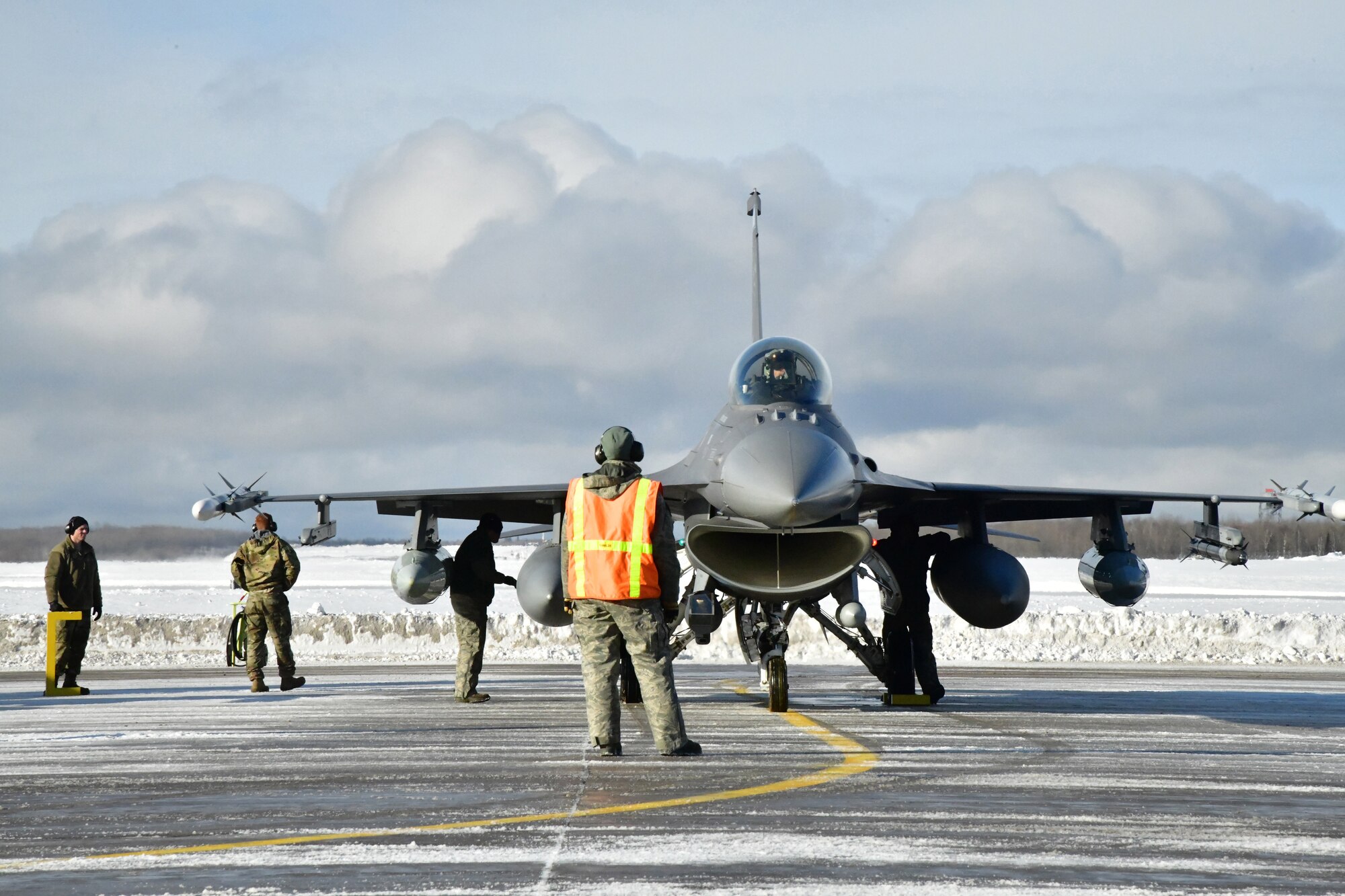 148th Figther Wing aircraft maintenance personnel prepare a Block 50CM, F-16 Fighting Falcon prior to its deployment to another location within the continental Unites States in support of a NORAD tasked Operation NOBLE EAGLE deployment.